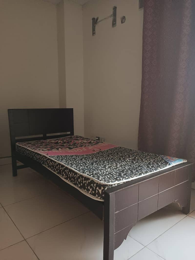 Single Bed with metrees 1
