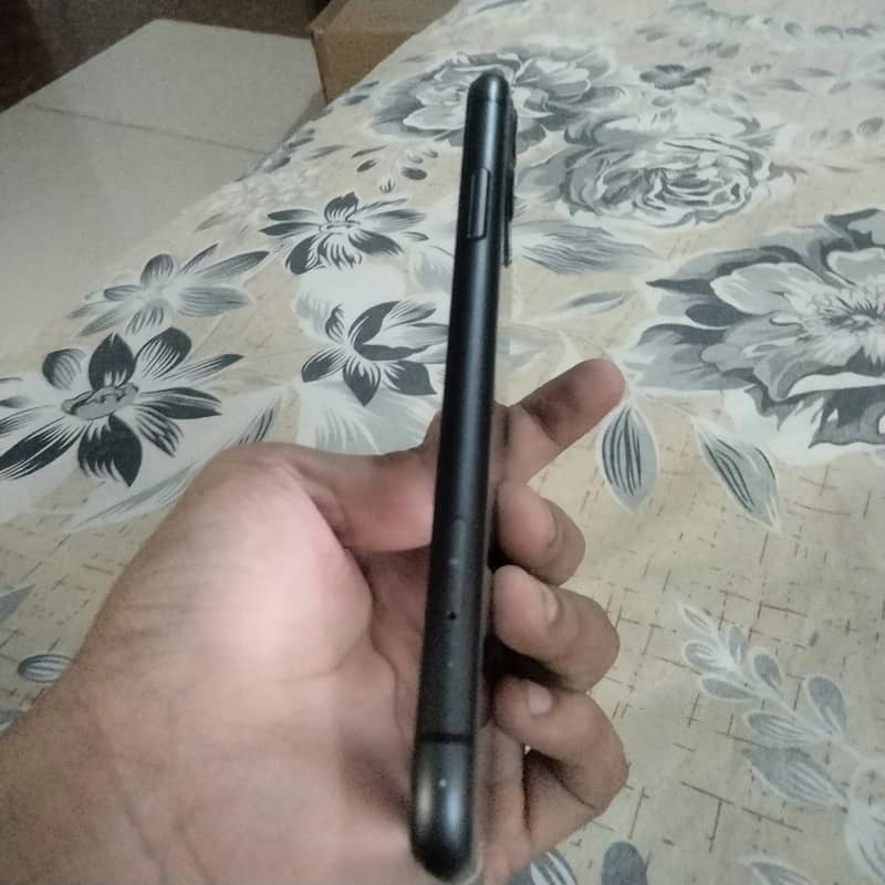 Apple iPhone 11 3