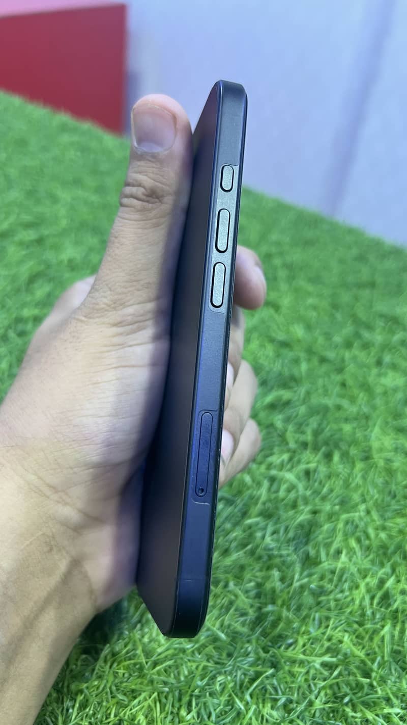 iPhone 16 3