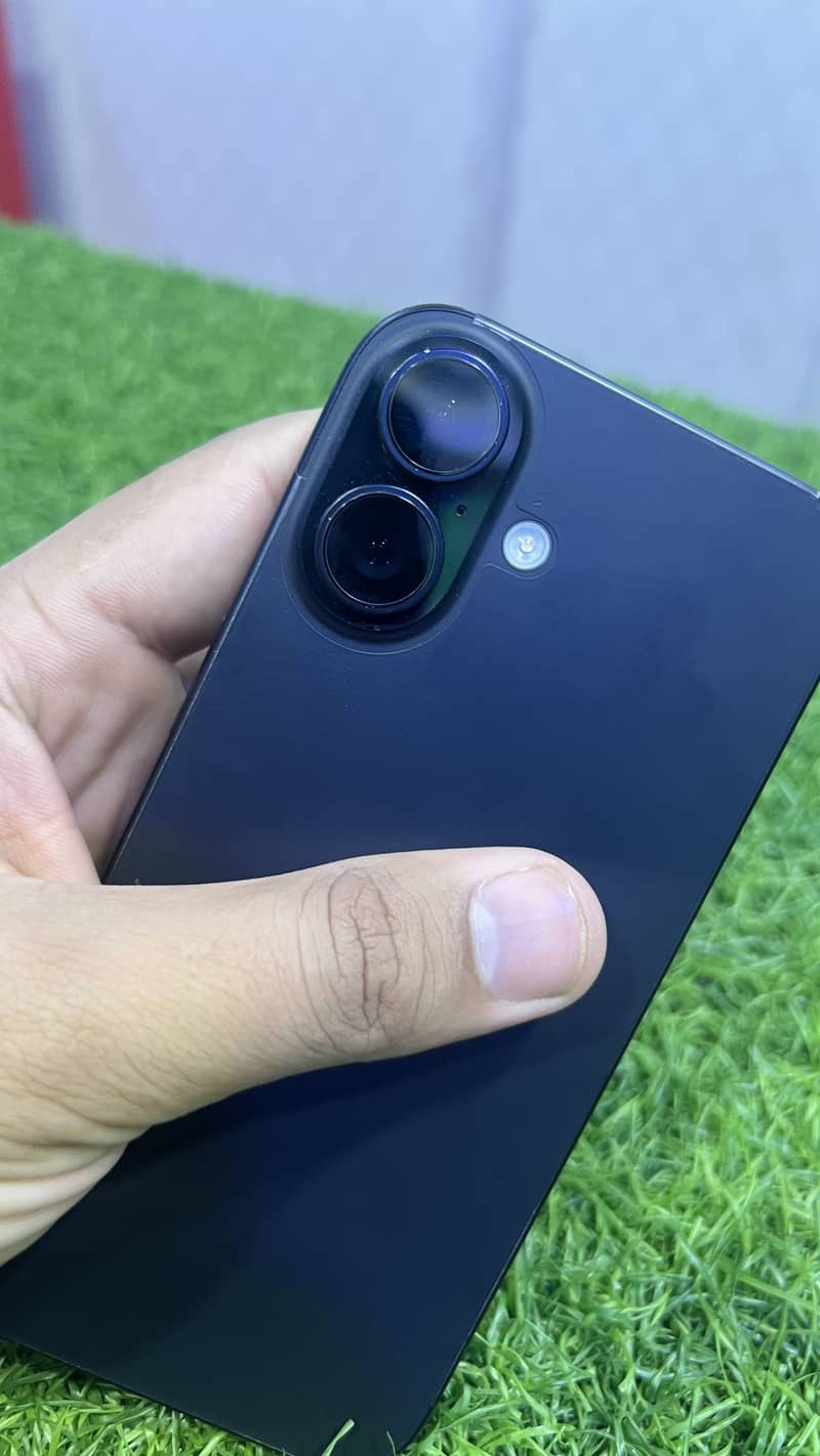 iPhone 16 4