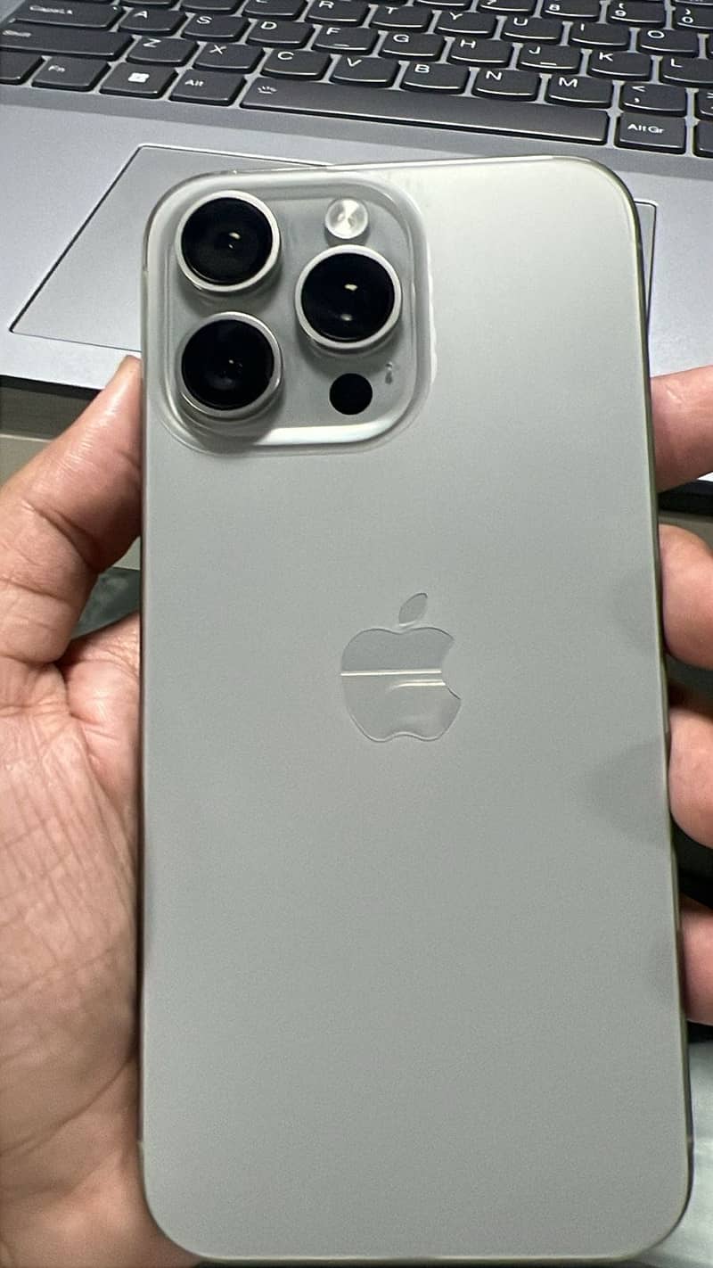 Apple iPhone 15 Pro Max 0