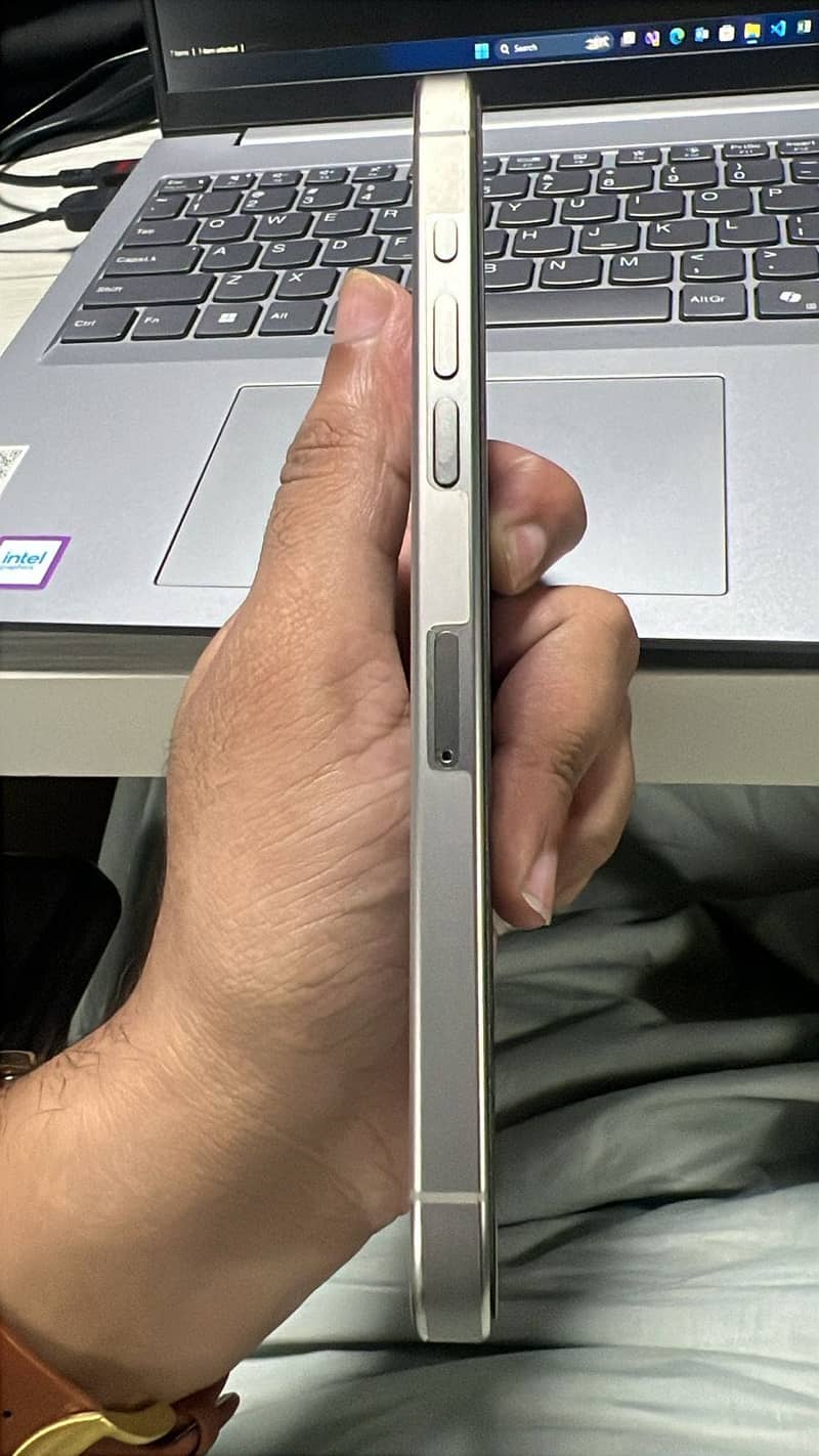 Apple iPhone 15 Pro Max 2