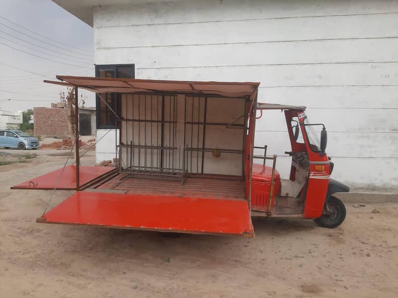 Loader rikshaw 10