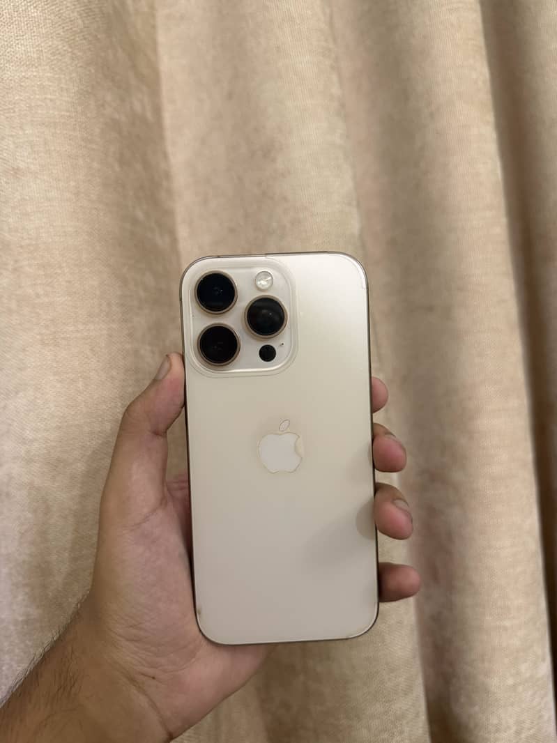 Apple iPhone 16 Pro 1