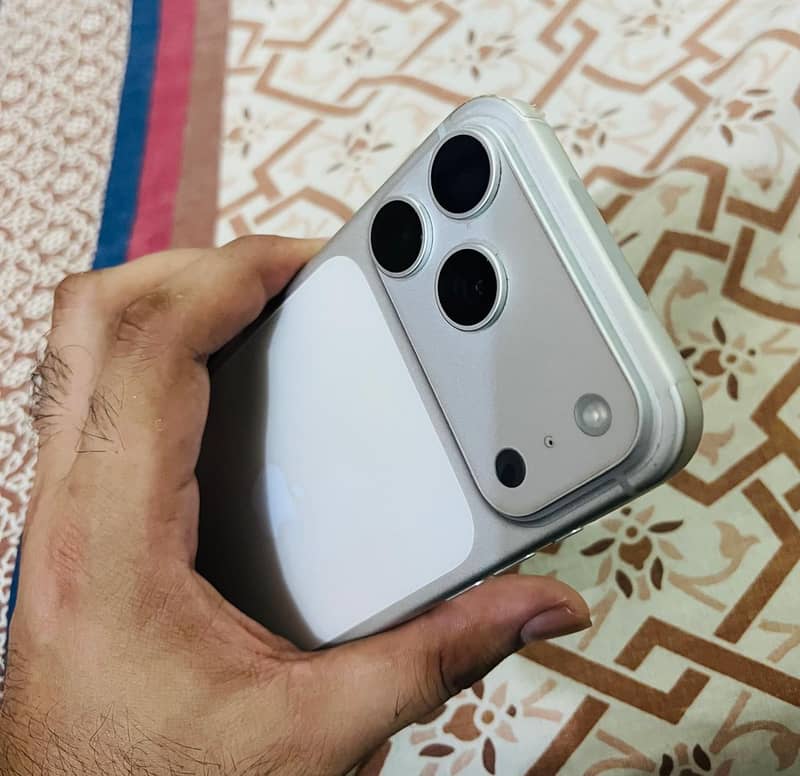Apple iPhone 17 Pro Max 2