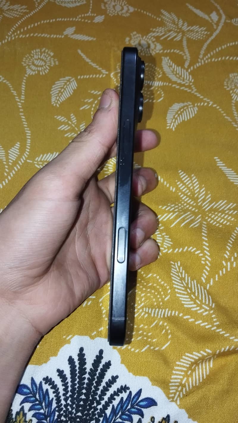 Apple iPhone 16 Pro Max 1