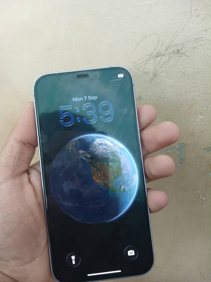 Apple iPhone 12 1