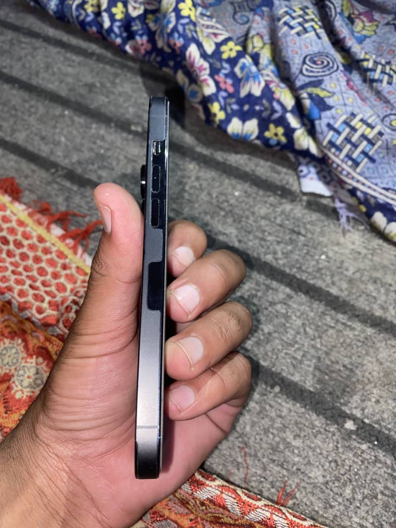 Apple iPhone 14 Pro 2
