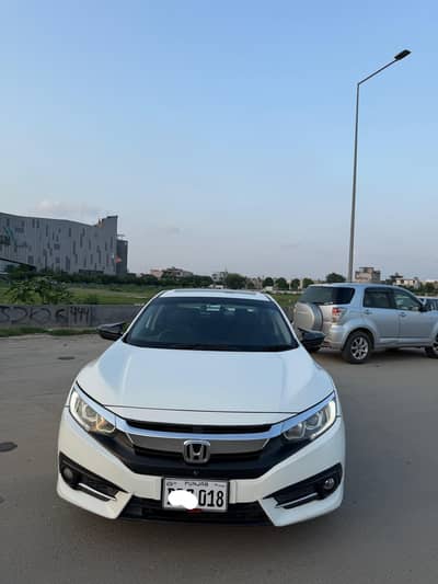 Honda Civic Oriel ug full option 2018 Red meter