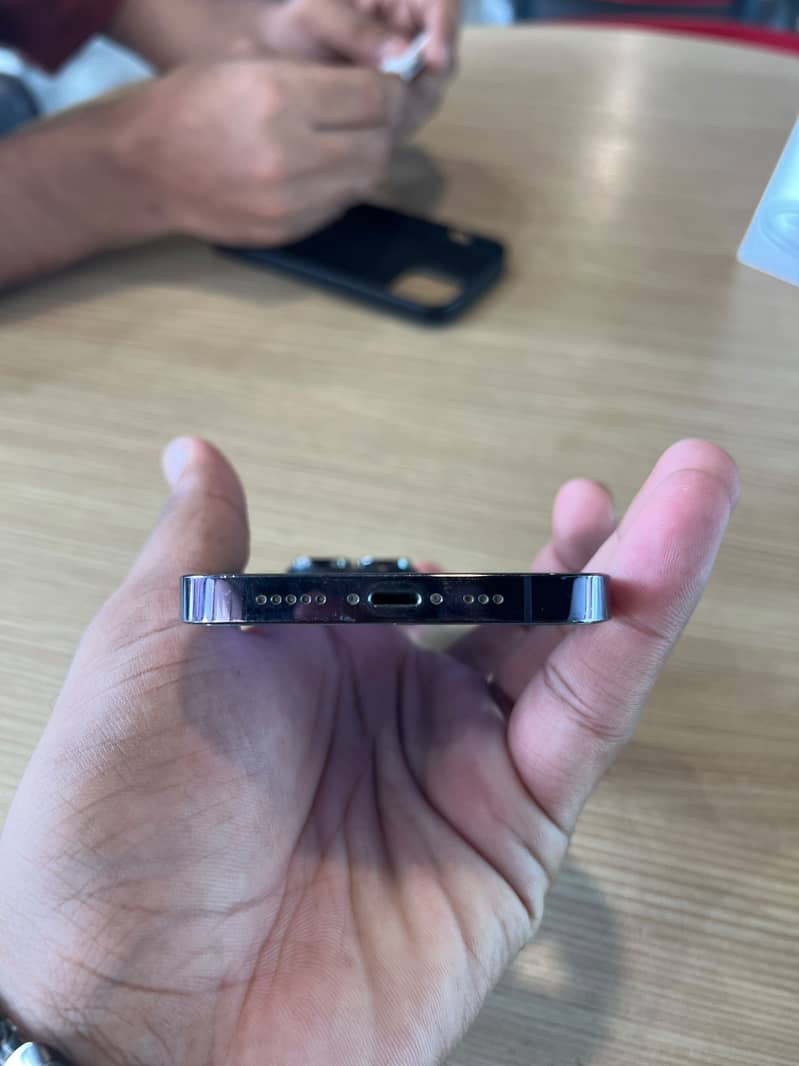 Apple iPhone 14 Pro 0