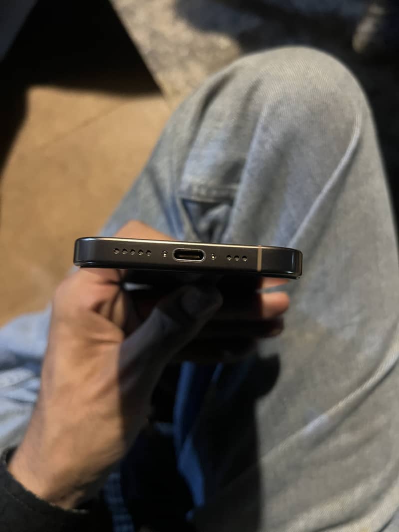 Apple iPhone 16 Pro 1