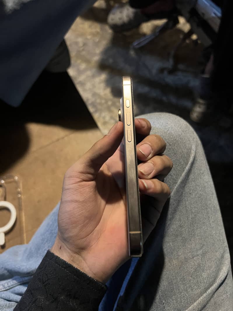 Apple iPhone 16 Pro 2