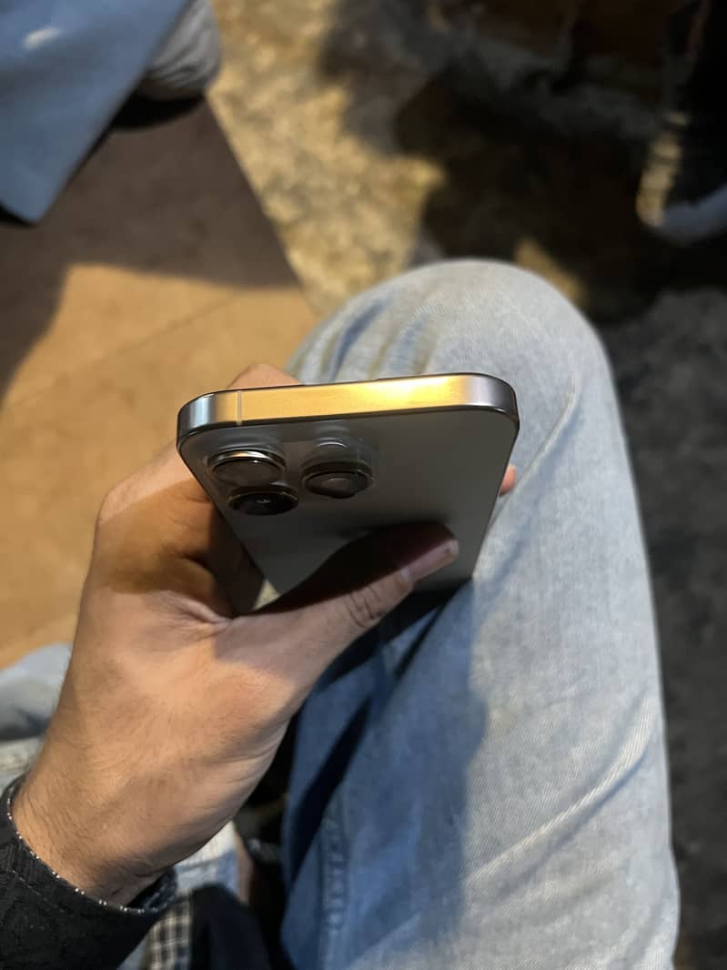 Apple iPhone 16 Pro 4
