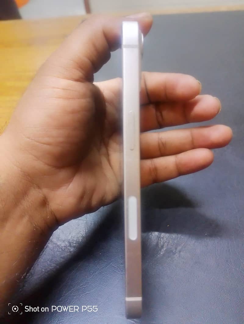 Apple iPhone 13 2