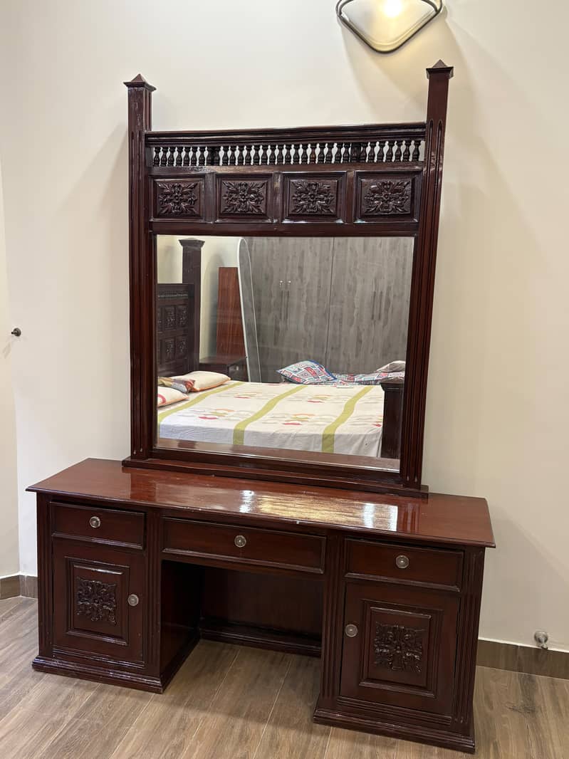 Dressing table 0
