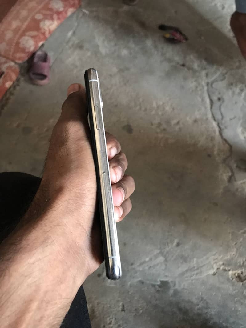 Apple iPhone X 3