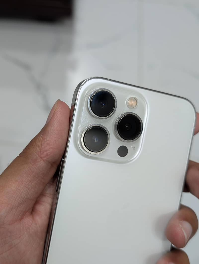Apple iPhone 13 Pro 1