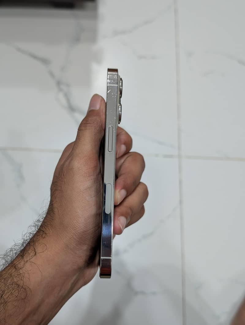 Apple iPhone 13 Pro 2