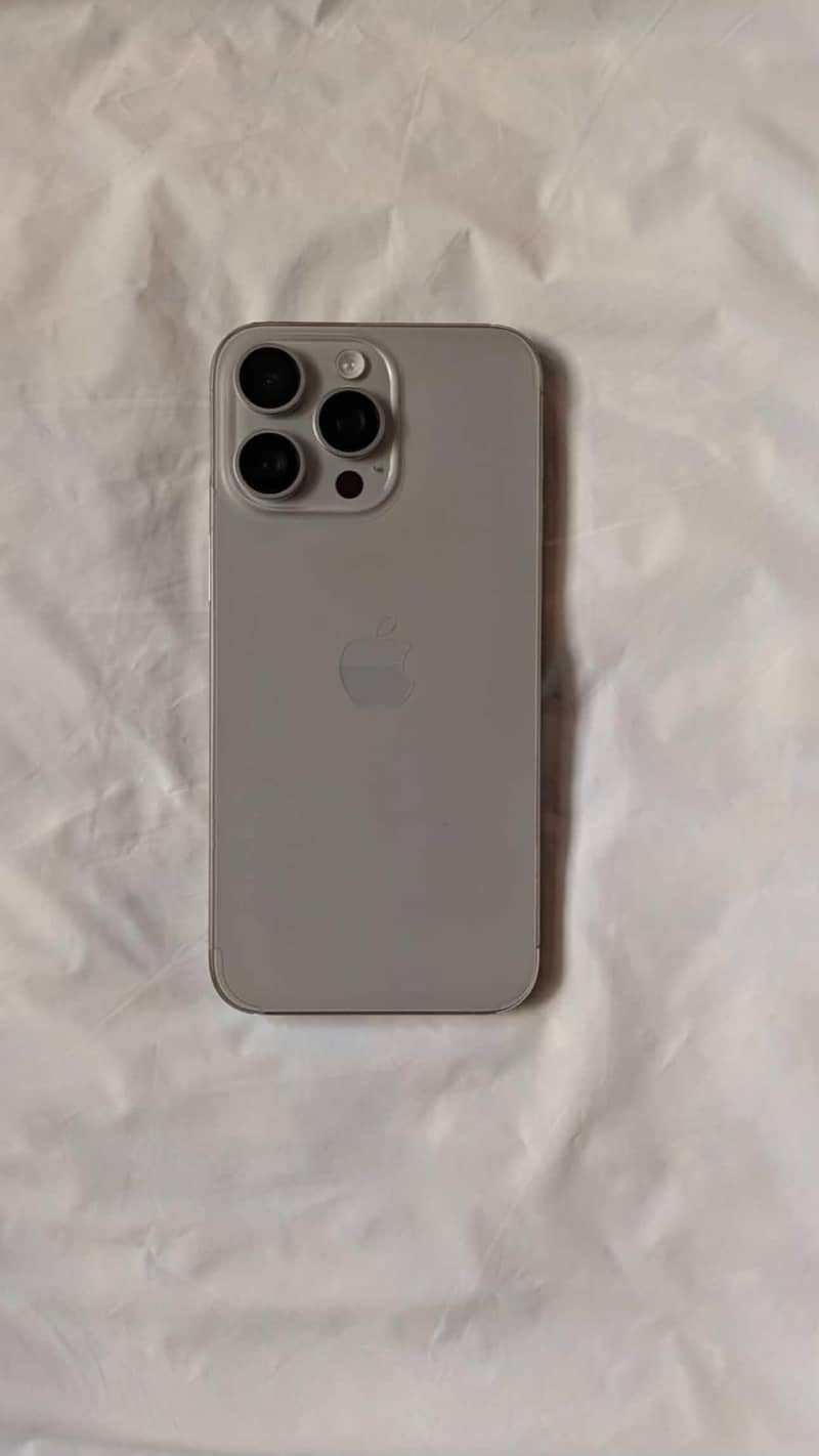 Apple iPhone 15 Pro Max 2