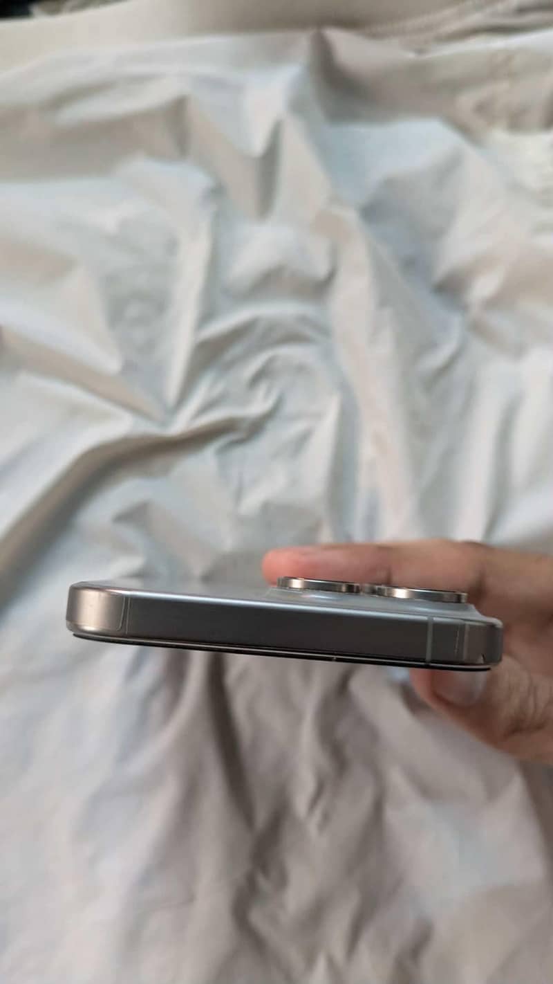 Apple iPhone 15 Pro Max 4