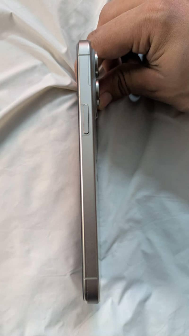 Apple iPhone 15 Pro Max 6