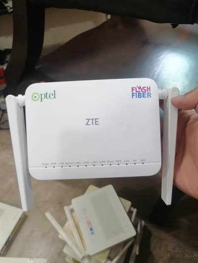 Ptcl flash fiber dual band router