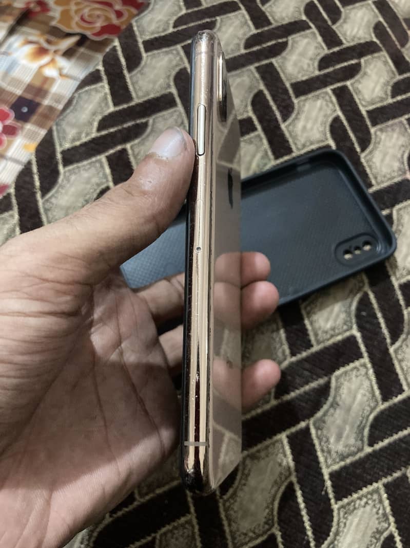Apple iPhone XS 3