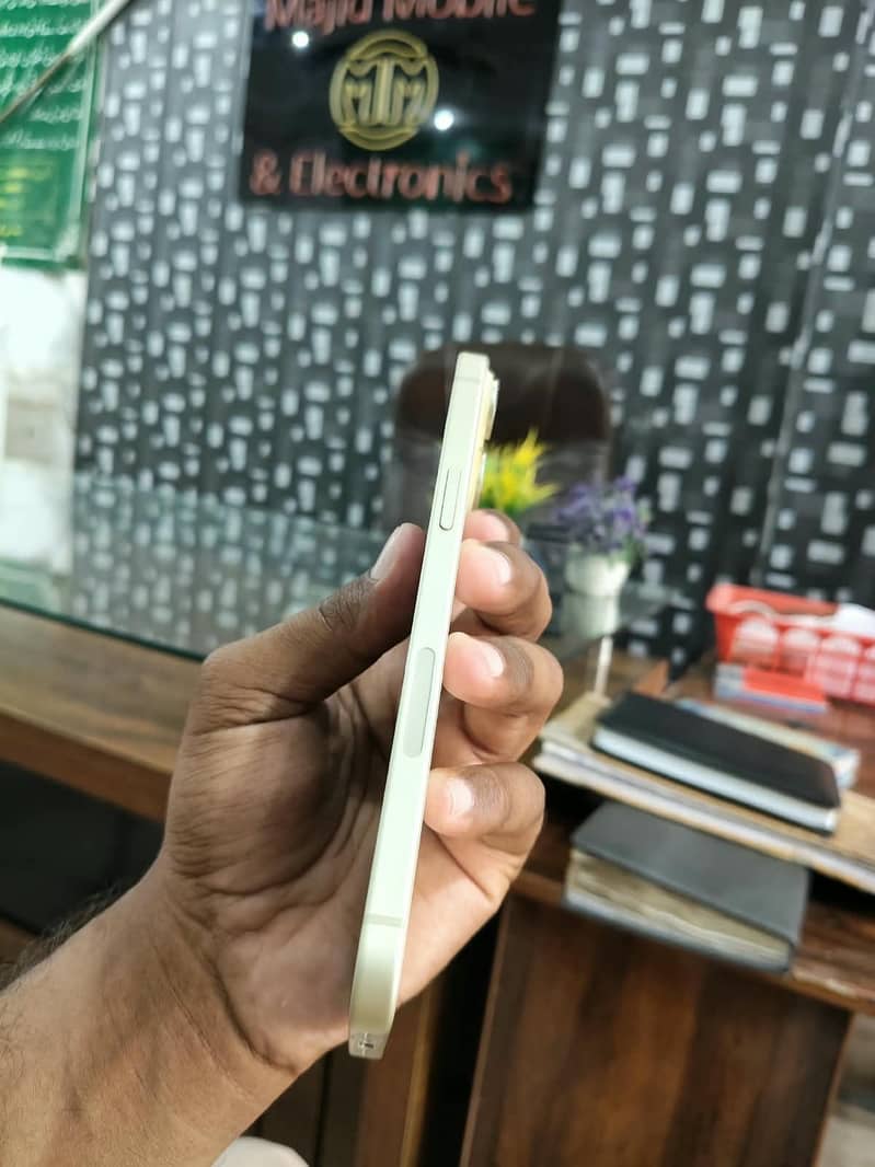 Apple iPhone 15 plus 0
