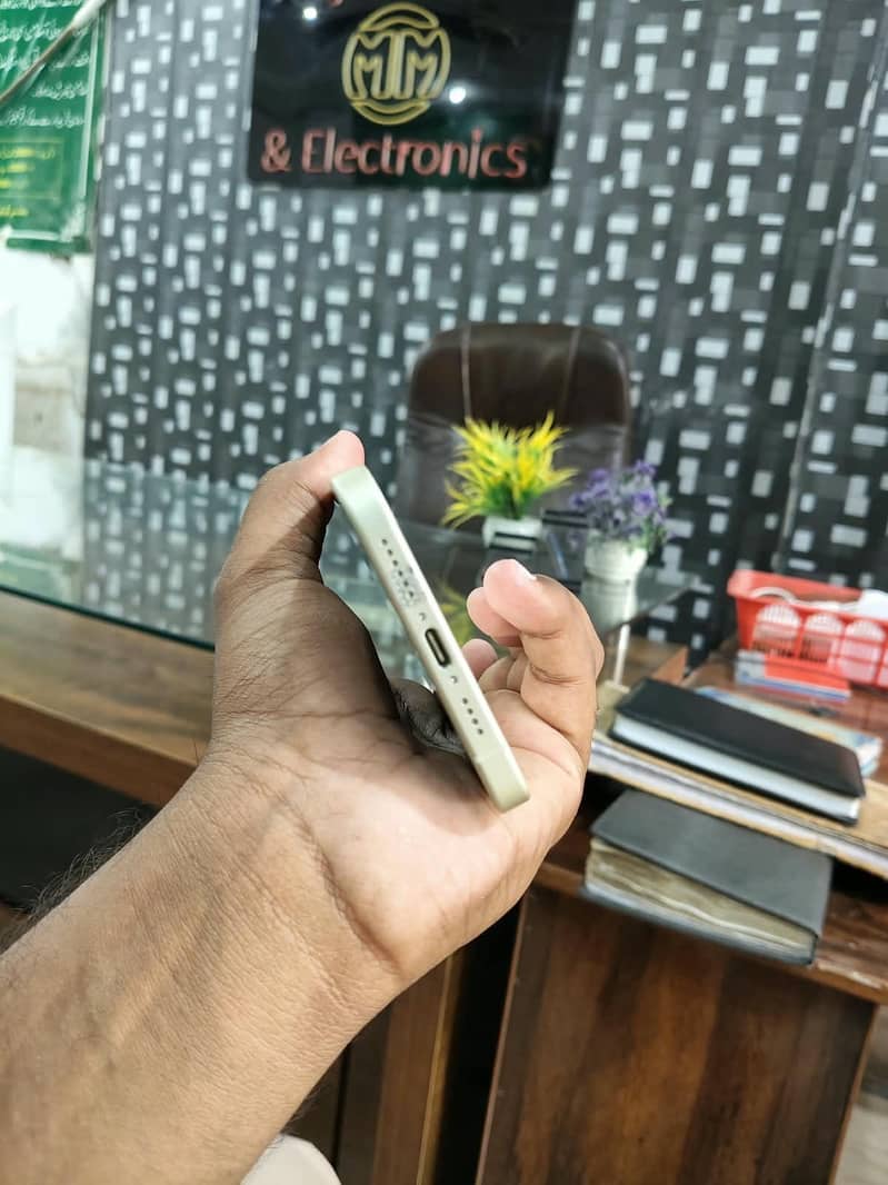 Apple iPhone 15 plus 1