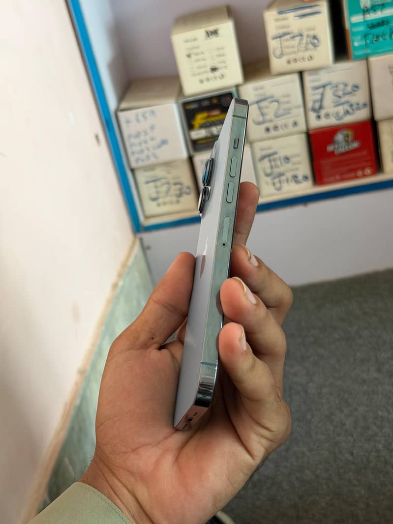 Apple iPhone 13 Pro Max 5
