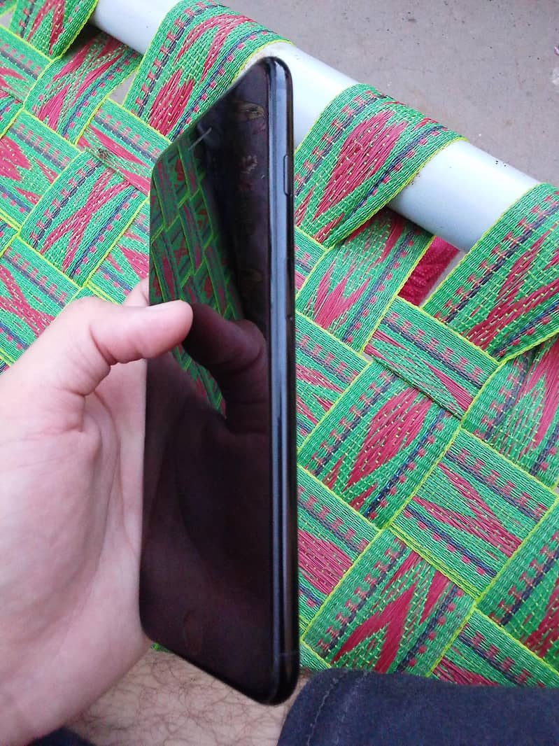 Apple iPhone 7 Plus 2