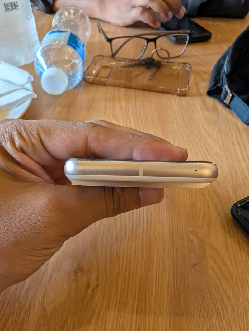 Google Pixel 8 4