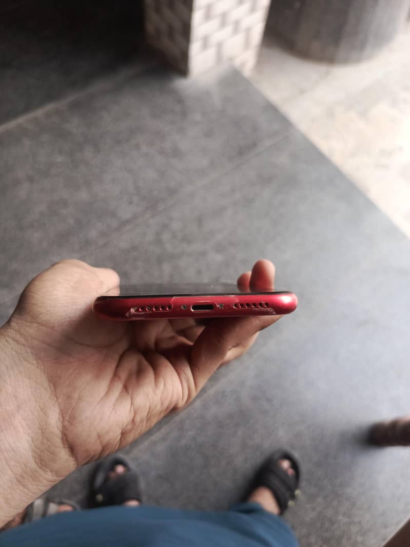 Apple iPhone 11 4
