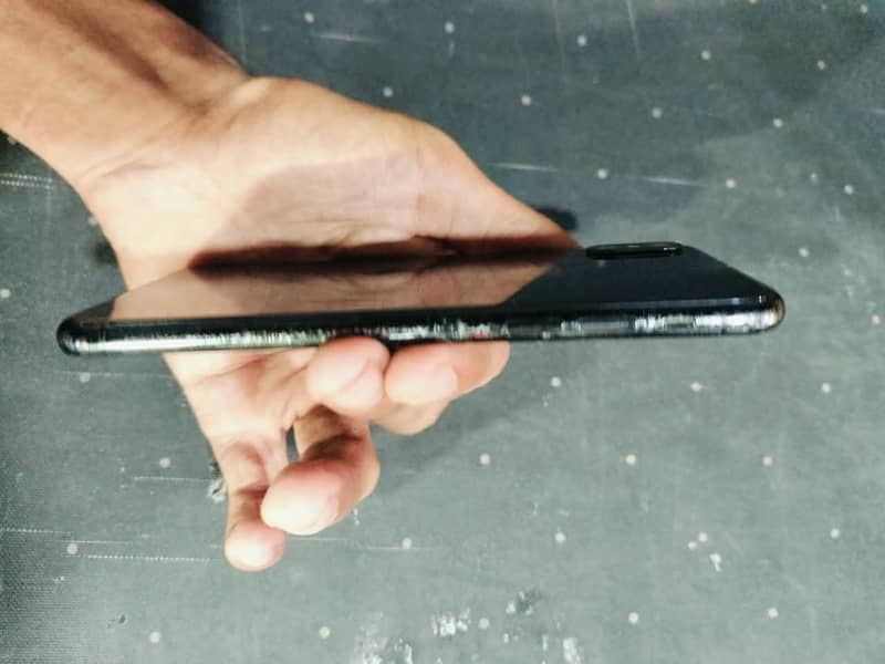 Apple iPhone X 3