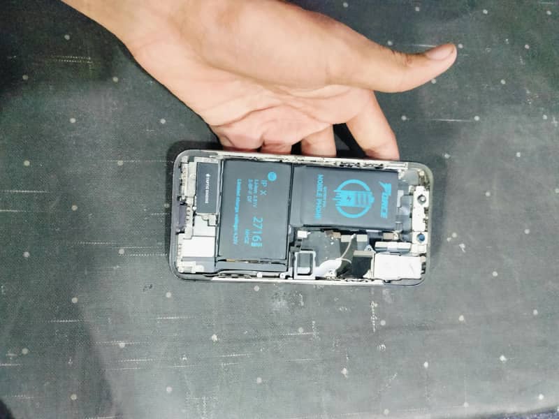 Apple iPhone X 4