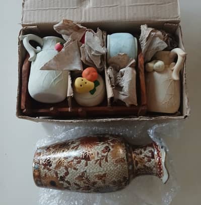 5-piece vintage ceramic condiment caddy set and Ceramic Vase