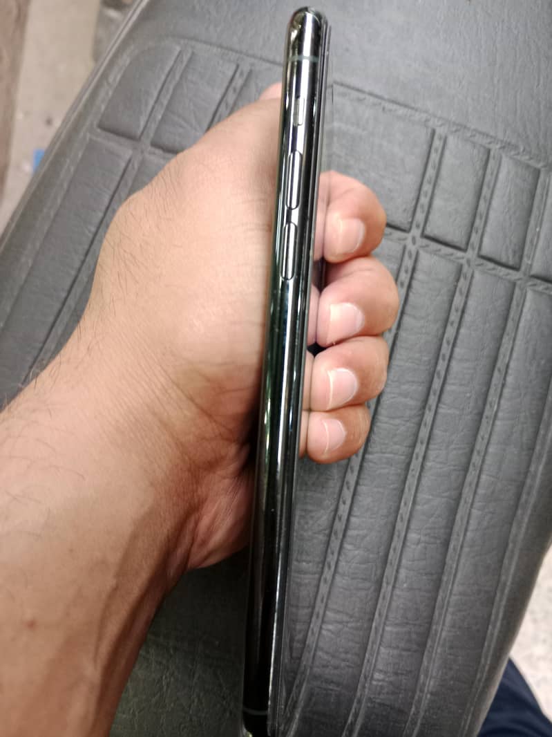 Apple iPhone 11 Pro Max 3