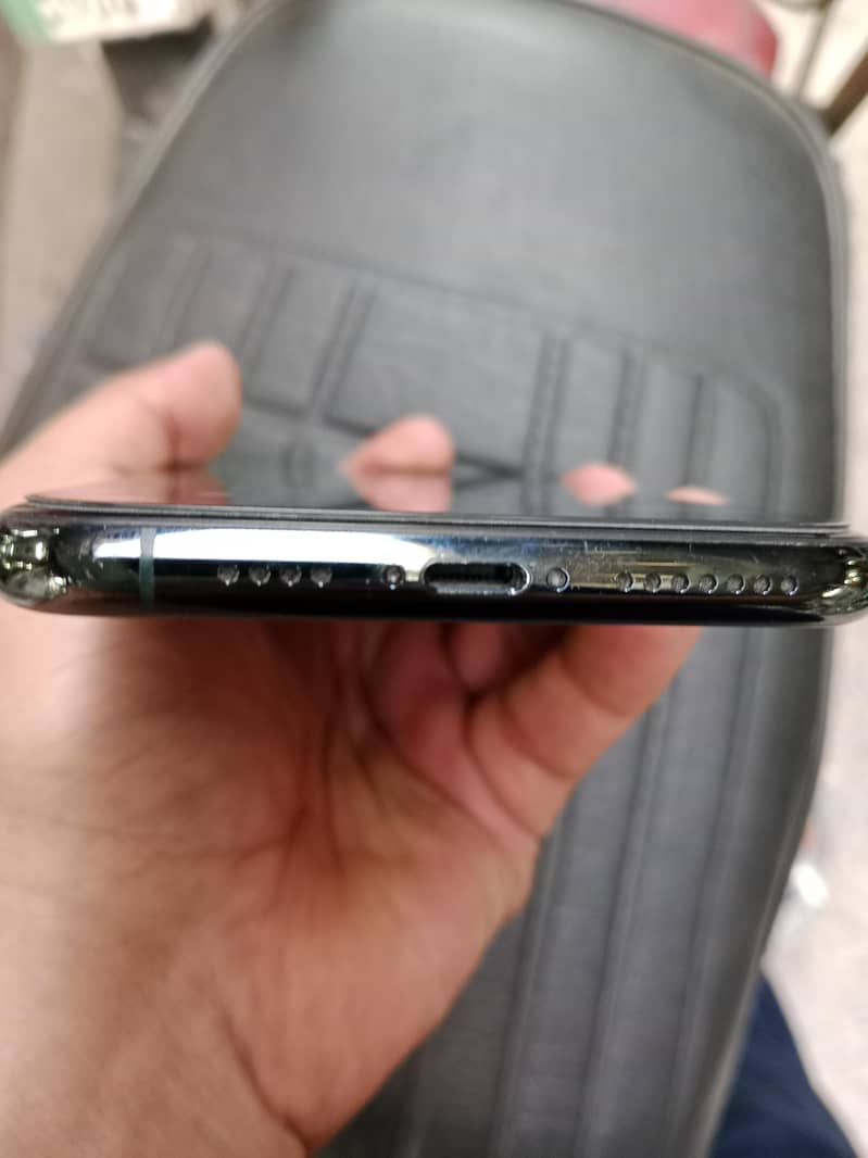 Apple iPhone 11 Pro Max 4