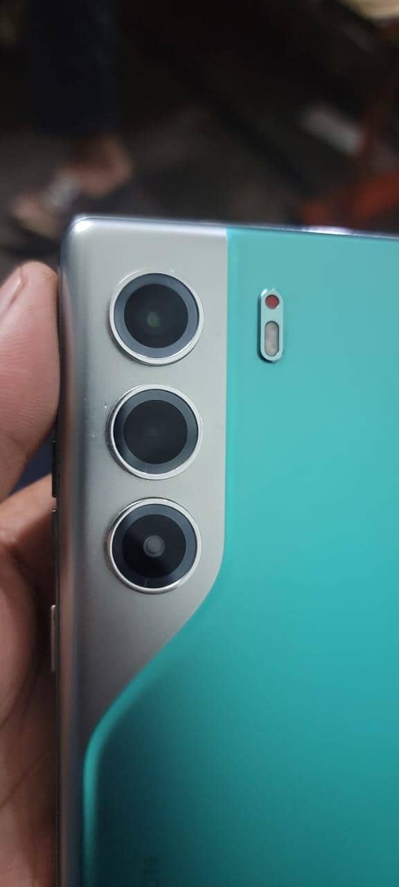 Tecno CAMON 40 Pro 4