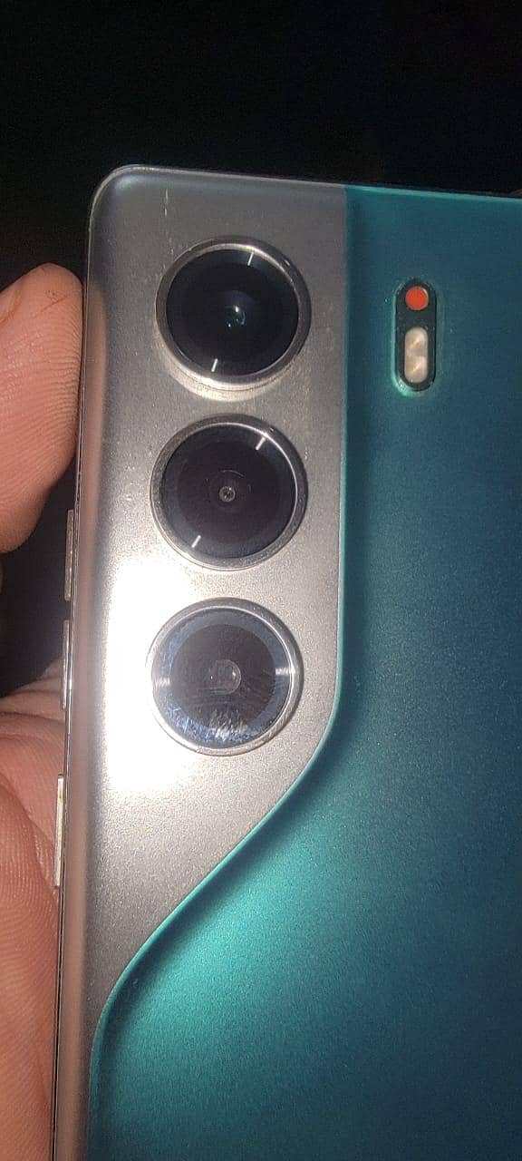Tecno CAMON 40 Pro 9