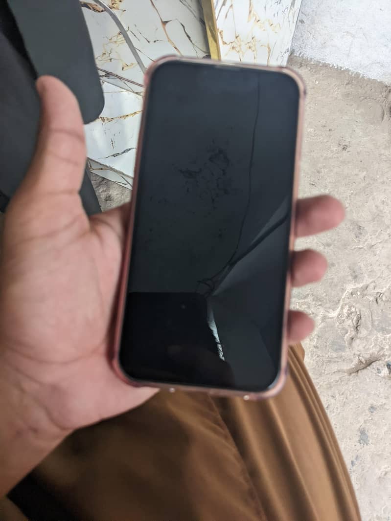 Apple iPhone 13 2