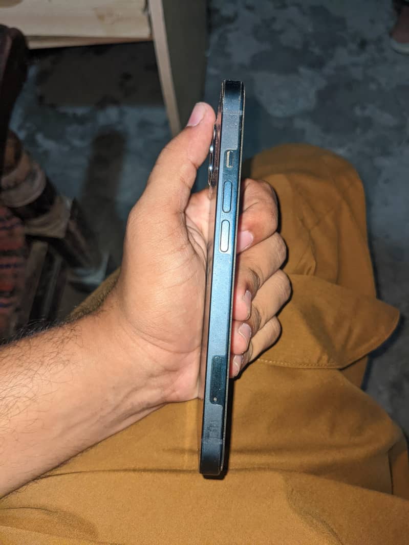 Apple iPhone 13 4