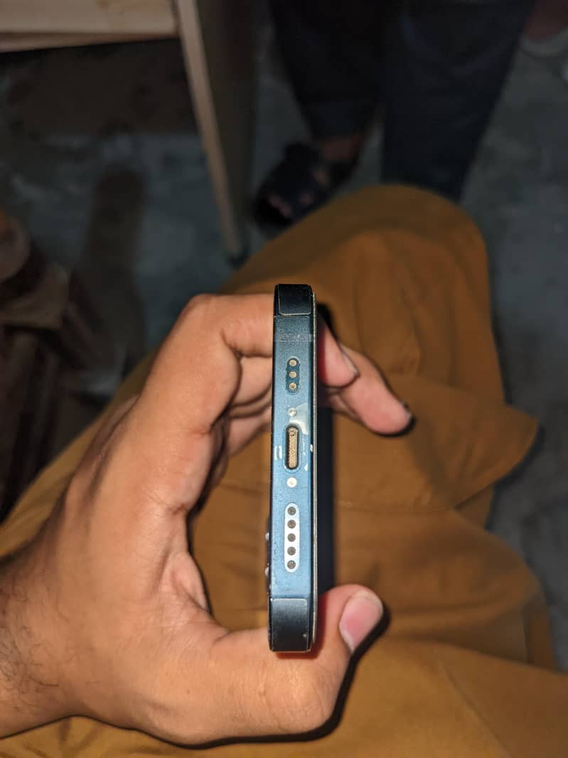 Apple iPhone 13 5