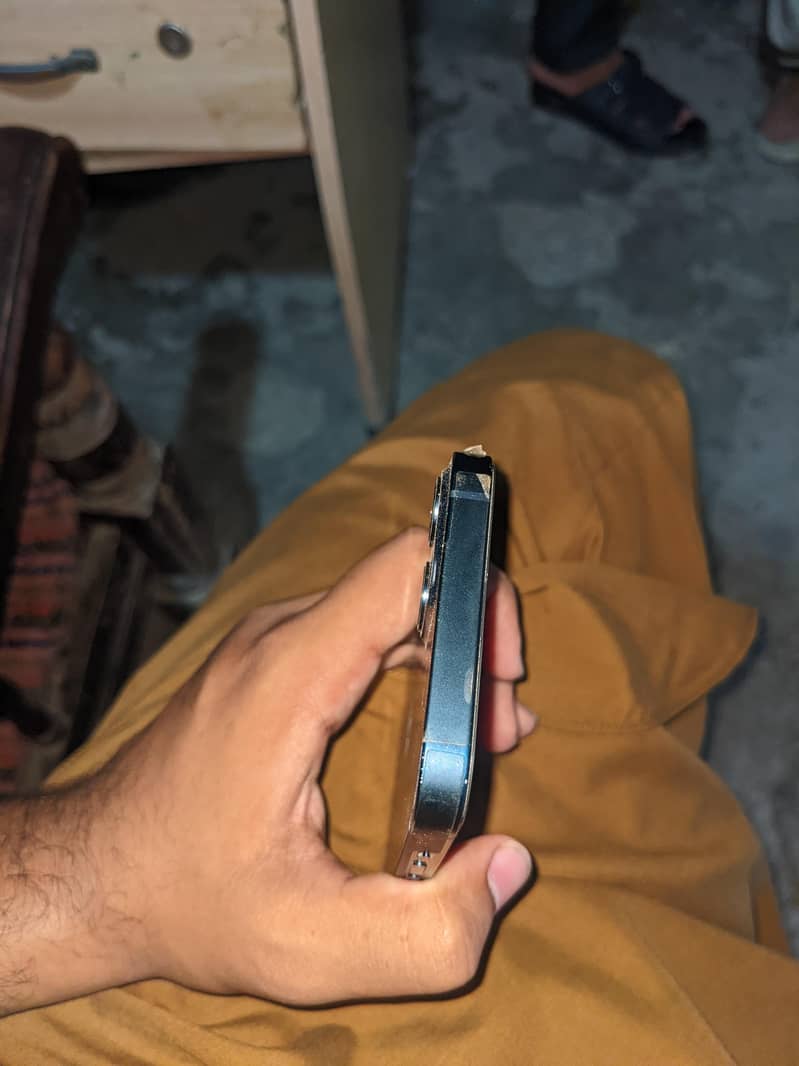 Apple iPhone 13 6
