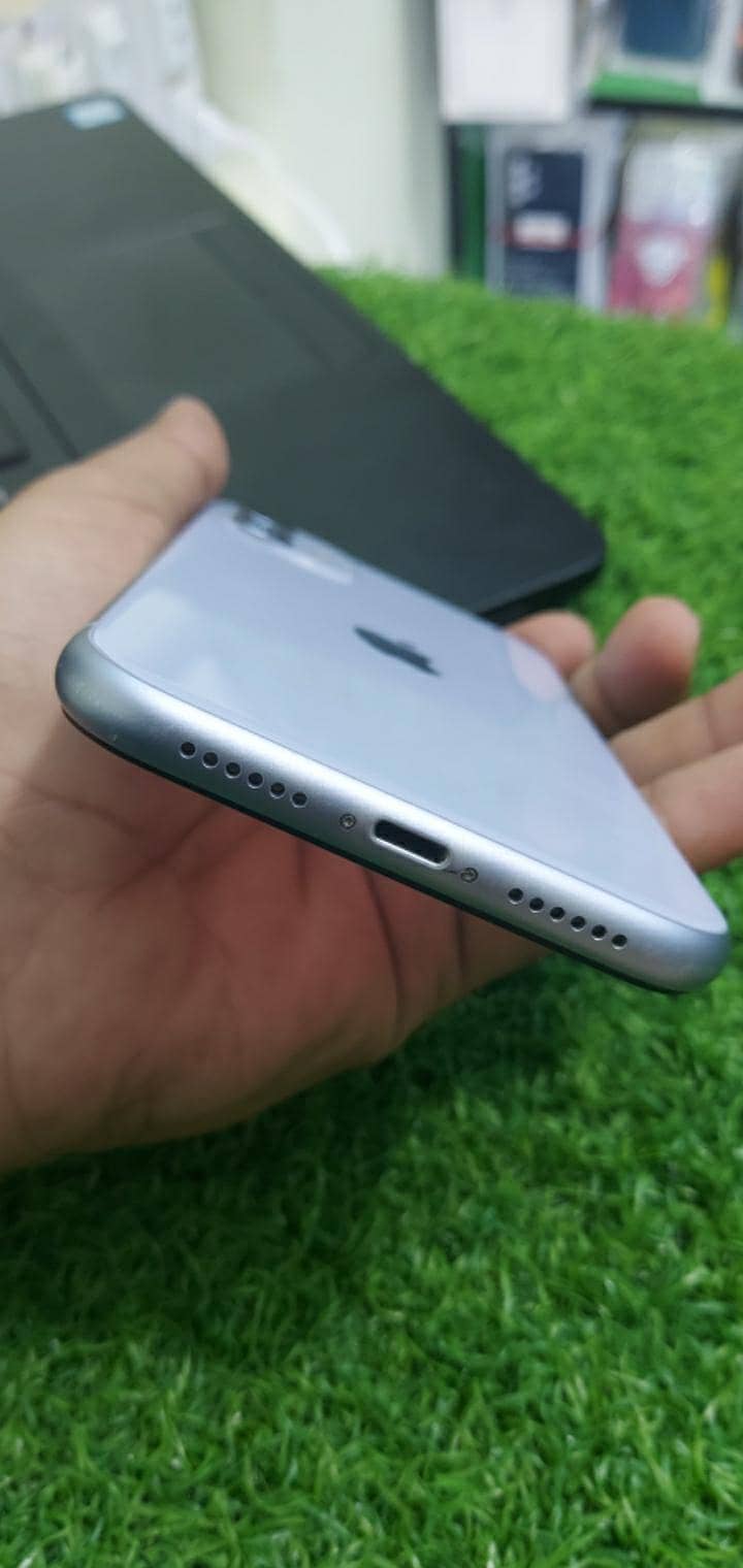 Apple iPhone 11 3