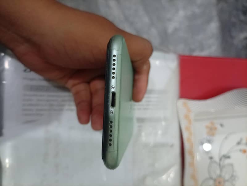 Apple iPhone 11 0
