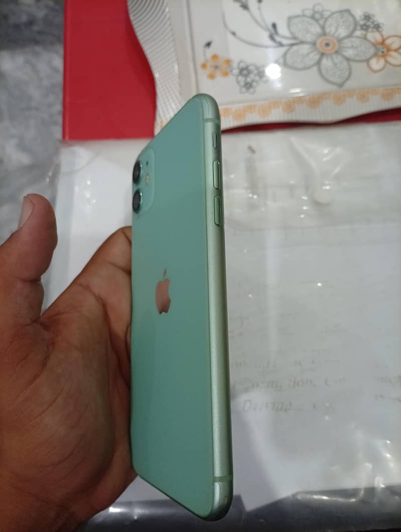 Apple iPhone 11 3