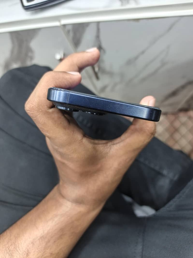iphone 15 pro max 4