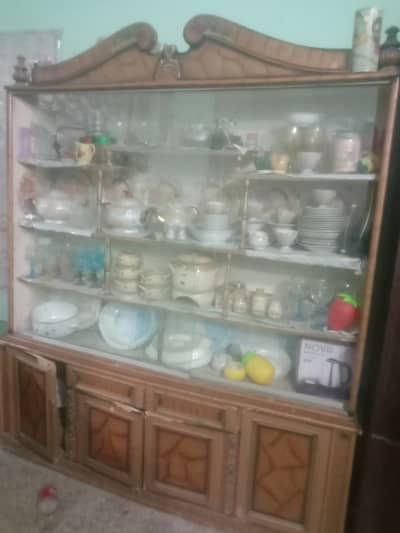 Old used furniture hai , sofa set dressing table showcase