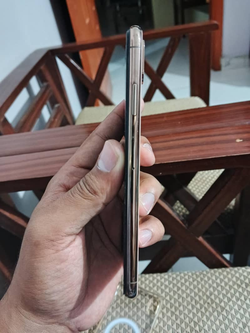 iPhone XS Max sim working 4